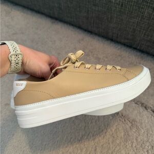 Reef Women's Beige and White Sneakers